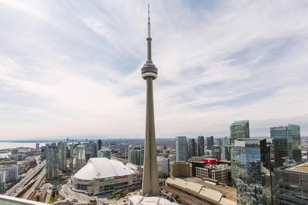 Two Bd Cn Tower And Lake Ontario View Toronto Exteriér fotografie