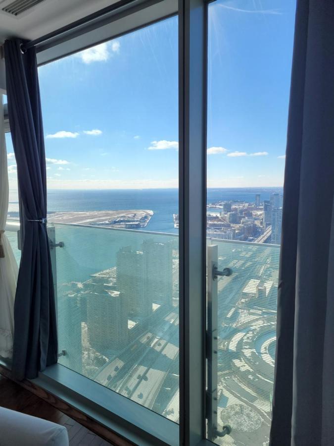 Two Bd Cn Tower And Lake Ontario View Toronto Exteriér fotografie