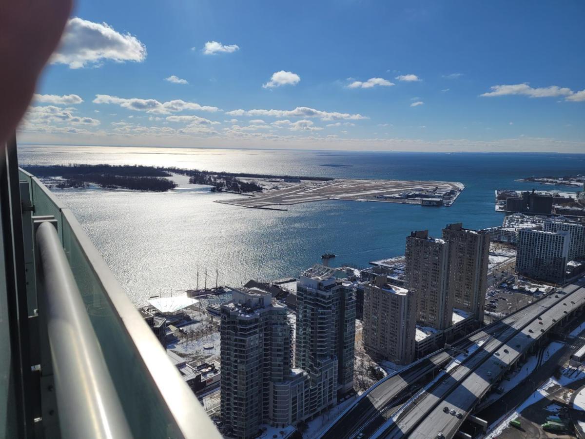 Two Bd Cn Tower And Lake Ontario View Toronto Exteriér fotografie